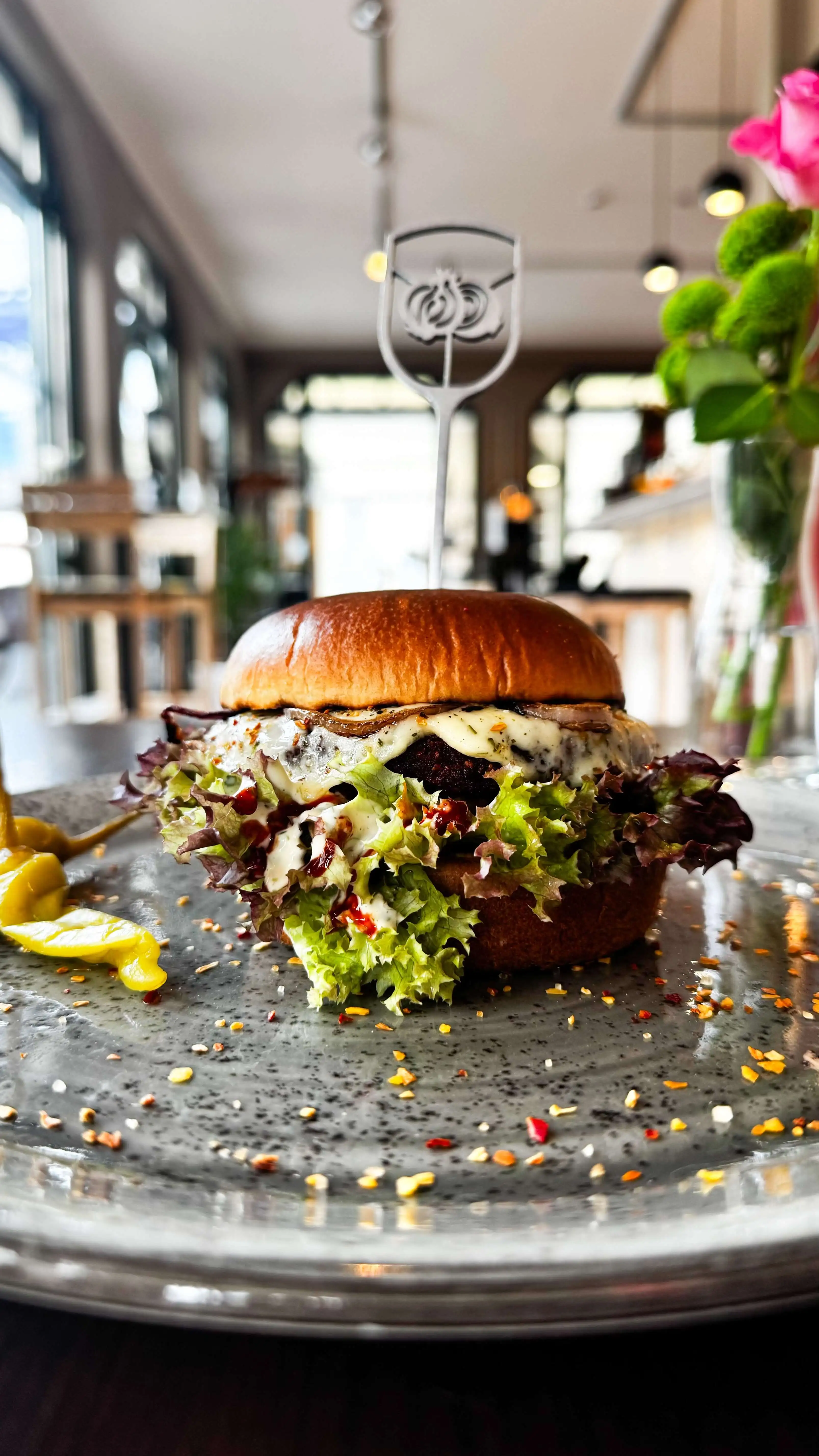 Hoch2 Burger - TWIST Donaueschingen -Herzhafter Burger mit Garnelen vom Grill